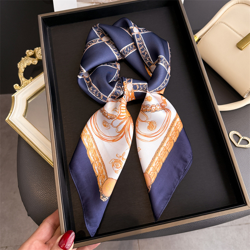 Scarf Silk Square - Blauer Klassischer Seidenschal mit Kettenmuster für